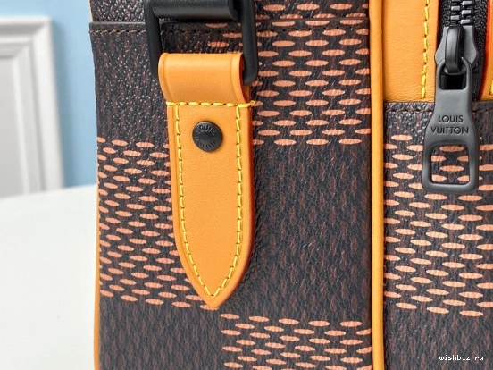 WIS VUITTON MESSAGER BAG LOUIS 0127